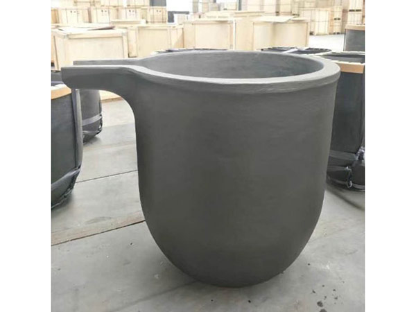 Special spout crucible for pouring furnace